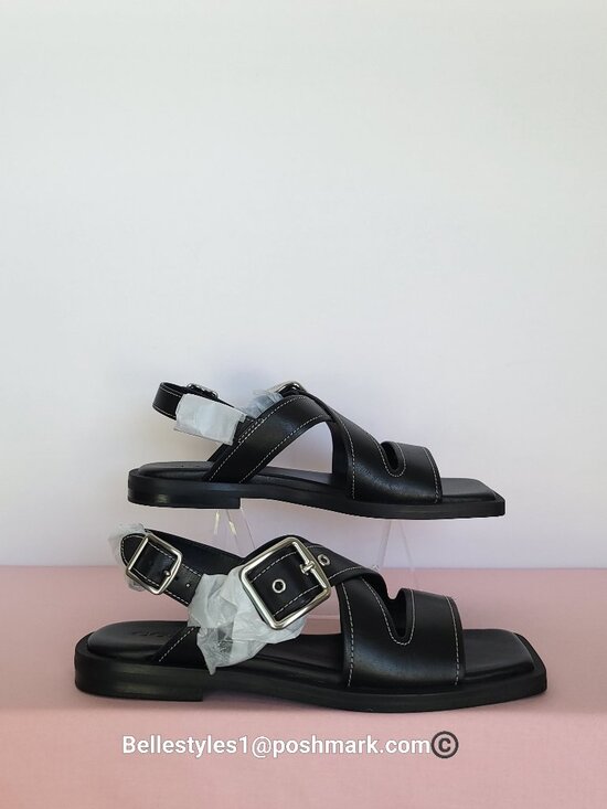 Amazon.com | CAS36 BLK 5 B ARCHVL BKL LTH SNDL Black 5 B | Flats COACH Archival Buckled Flat Leather Sandals- Black color. Women’s Size 9B ⭐